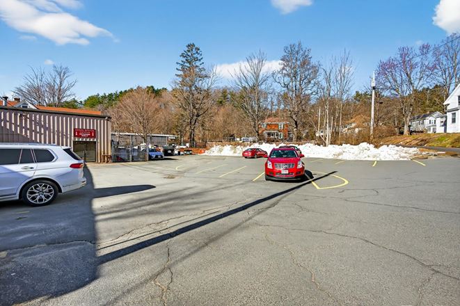 123 S Main St, Athol