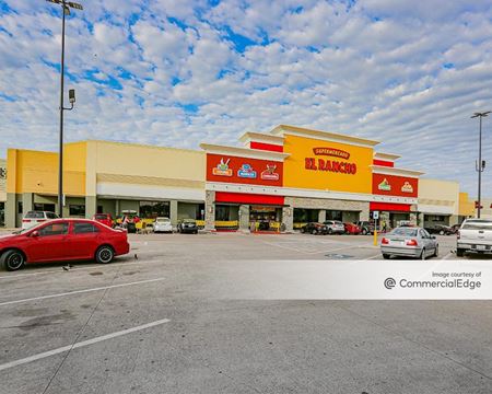 Towne North Shopping Center - Irving