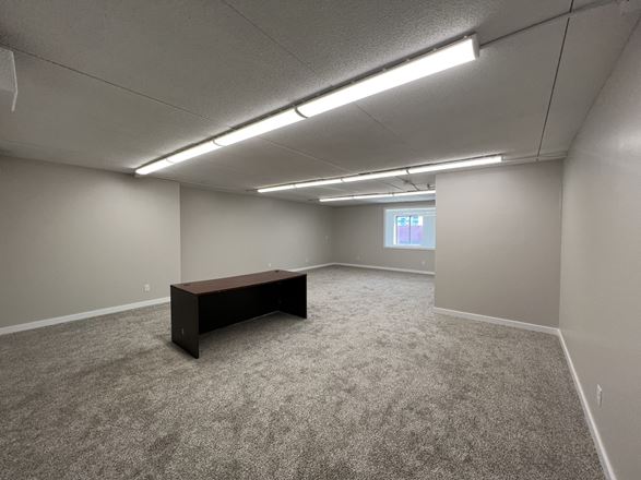 704 University Ave W