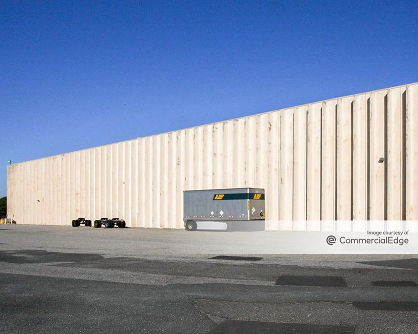 1700 Oak Street, Lakewood Industrial Space For Lease