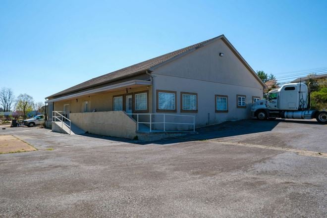 Versatile Flex Building – Renovated & Ready for Business!