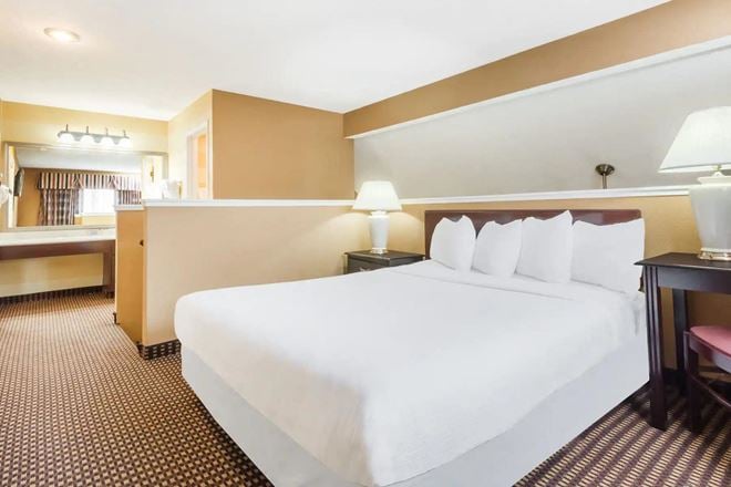 Hawthorn Suites