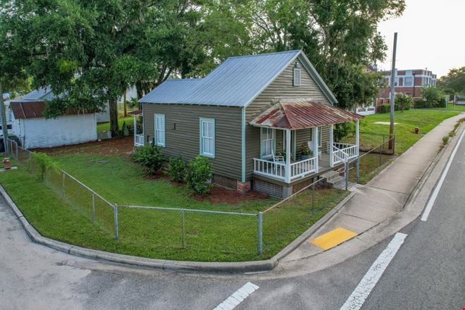 260 W KING ST