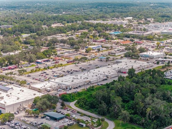 Pine Plaza