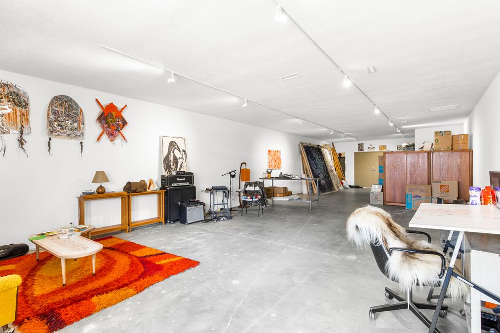 623 W 9th St