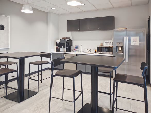 Regus - Delafield - Sun Valley Dr