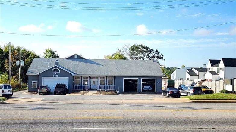 3010 W Walnut St
