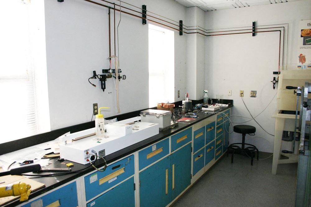Wet Lab Industrial Suite in Airport Industrial Center for Lease - Ypsilanti