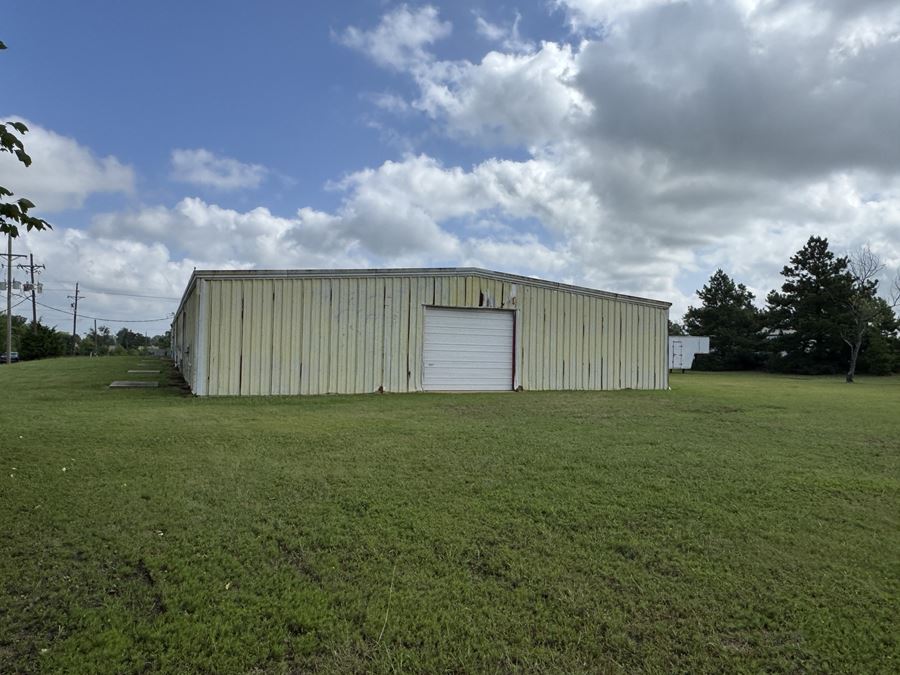 Industrial Facility w/ Dock Loading Near I-30