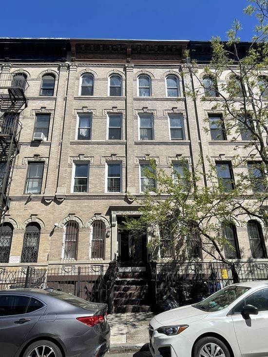 85 Kingston Ave