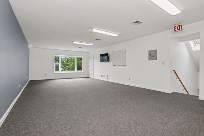 27 Mill Plain Rd #4