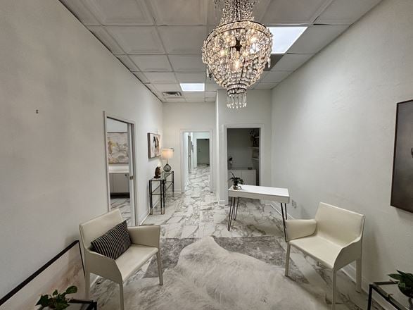 916 SF of Executive Office Space