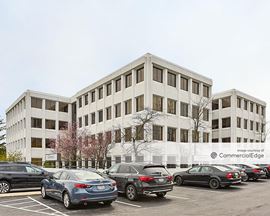 Chagrin Richmond Plaza