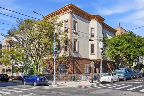 332 Manhattan Ave