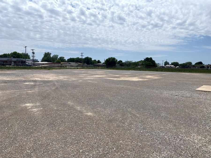 Lindsay Industrial Yard, Warehouse and Office