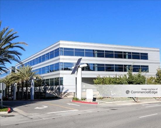 800 Corporate Pointe