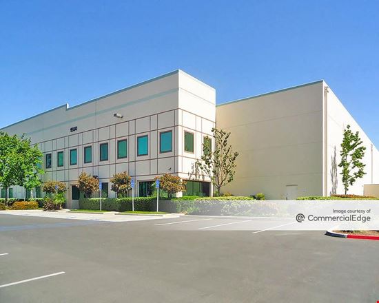 Magnolia & Trademark Center - 1550 Magnolia Avenue