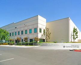 Magnolia & Trademark Center - 1550 Magnolia Avenue