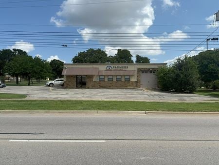 Photo of commercial space at 1112 W University Ave in Georgetown
