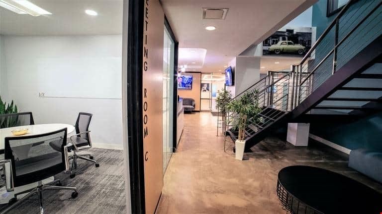 Jay Suites - Wall Street
