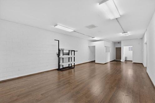 768 SF Retail/Office High Traffic Location
