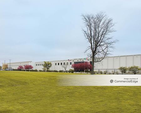 Industrial space for Rent at 520 East North Avenue in Carol Stream