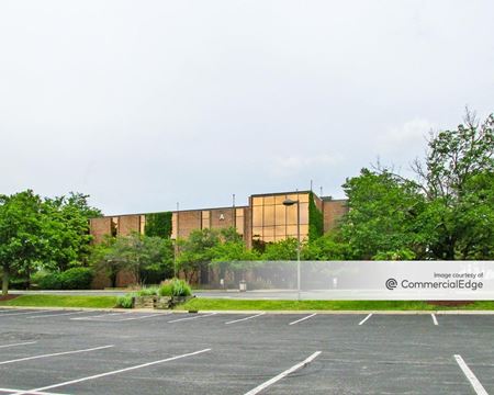 Photo of commercial space at 800 Roosevelt Road in Glen Ellyn