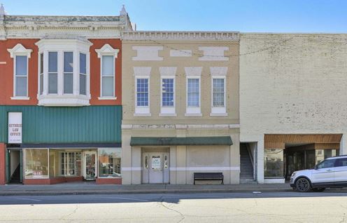 OFFICE FOR SALE ON THE DOWNTOWN SQUARE IN NEVADA MO