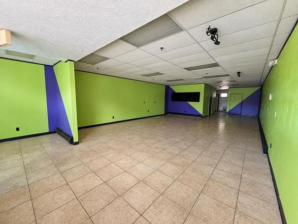 Emerald Plaza Shopping Center