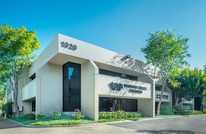 MacArthur Main Business Center