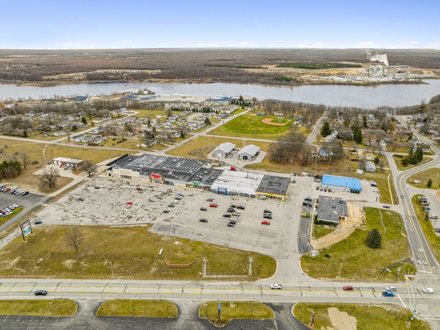 Manistee Shopping Center