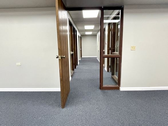 5113 N Executive Dr Suite 106 Microsuites