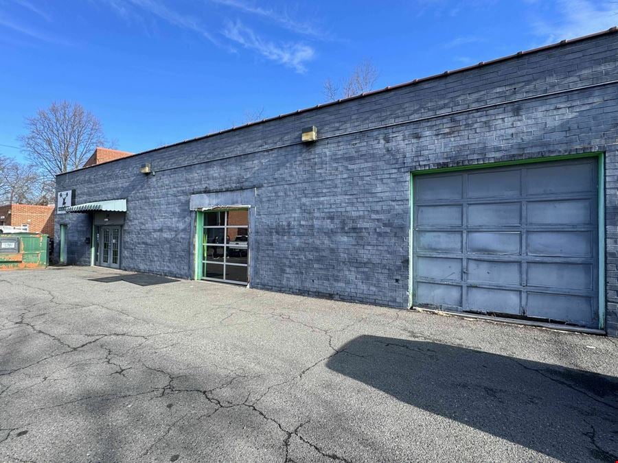 7,900 SF Warehouse Building For Lease in Falls Church