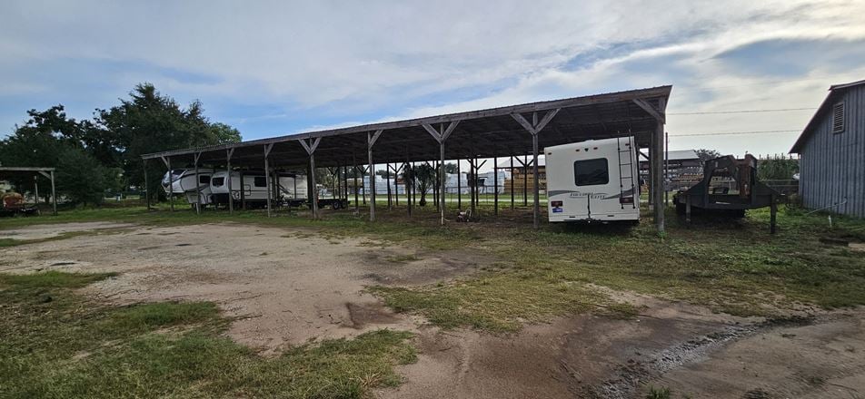 12,450 SF Commercial Property | Office, Garages & Pole Barns | Winter Haven