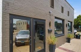 122 N Main St
