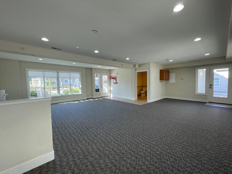 10056 Orange Ave