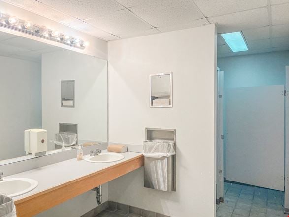 Motivated Seller – ±13,876 SF Office between Downtown and Exxon
