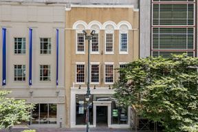 221 S Tryon St