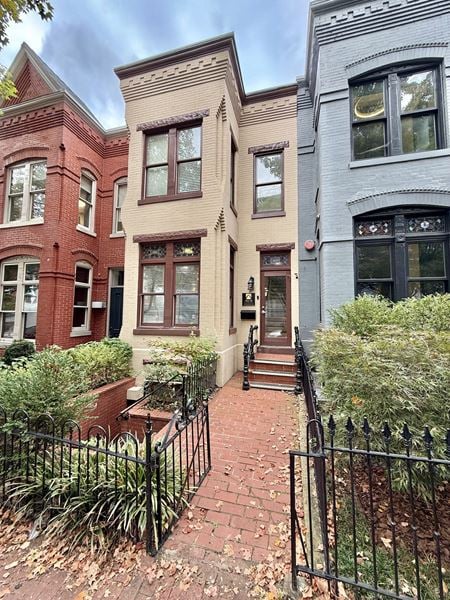Office space for Rent at 509 2nd St NE in Washington