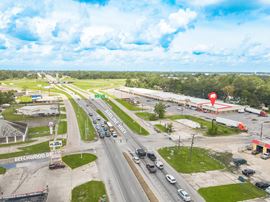 3 Retail Suites Available in Airline Hwy Strip Center