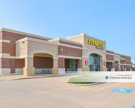 Photo of commercial space at 605 West McDermott Drive in Allen
