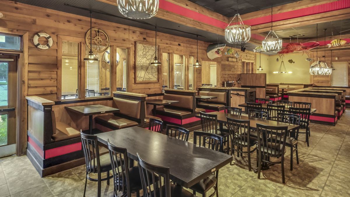 Freestanding Commercial Building for Lease! 970 E. Lewis & Clark PKWY