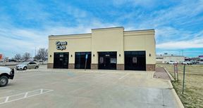 WALMART ANCHORED RETAIL BUILDING IN HAYS, KS