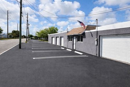 Retail space for Rent at 221 -225 N Dixie Highway in Hallandale