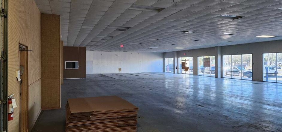 Ridge Rd Plaza up to 2,486sf