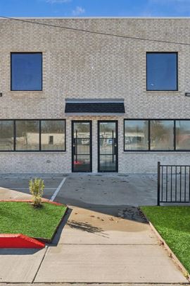 902 E Moore Ave