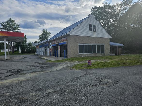 retail lot @ I-89 & I-91