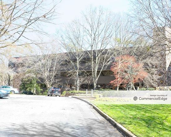 2400 Lake Park Drive SE