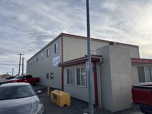 Kennewick Industrial Building + Yard