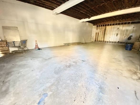 2402 34 avenue Astoria NY 11101